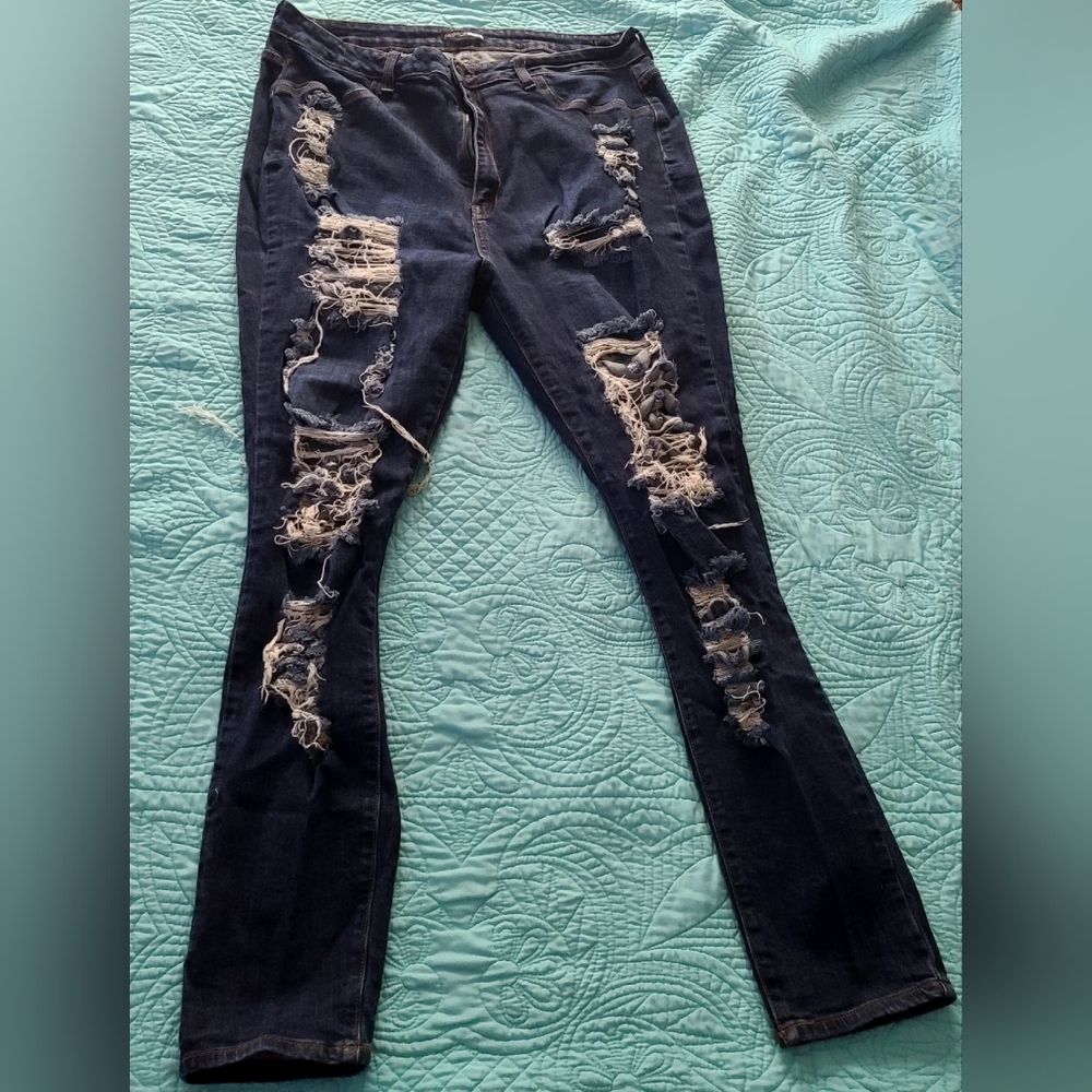 Fashion Nova destroyed skinny jeans 2x